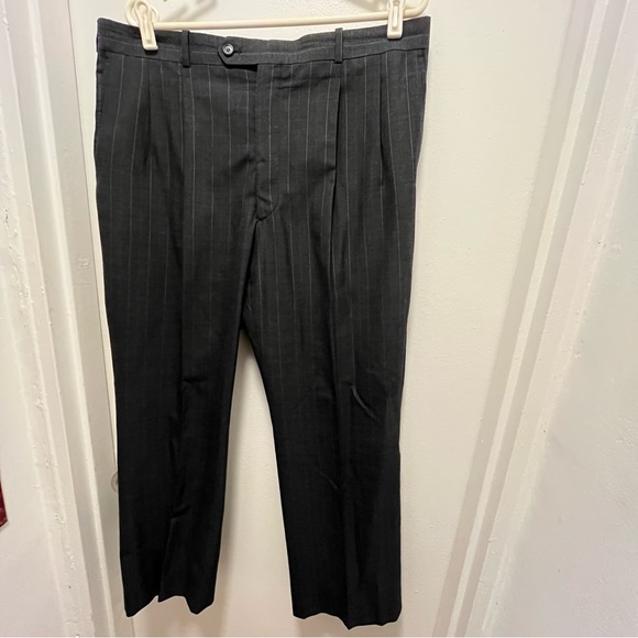 Men’s R46- W41 grey pinstripe suit- jacket and pants - Picture 15 of 15